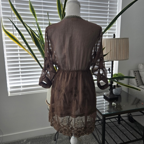 Daytrip Sheer Top Size Small. Good preowned condition. - Picture 3 of 7